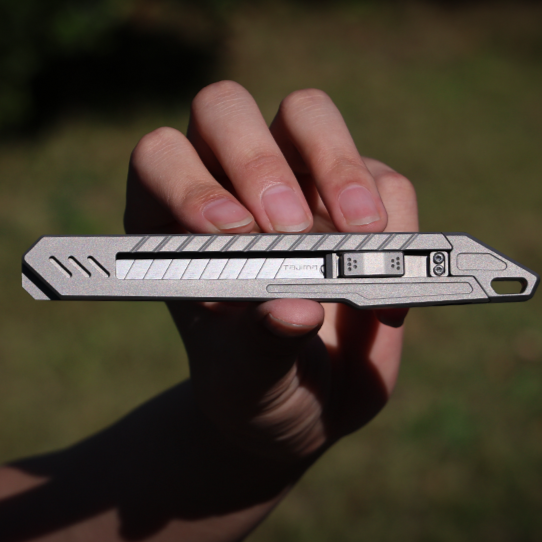RayFlex Blade: 6-in-1 Titanium Multifunctional Utility Knife